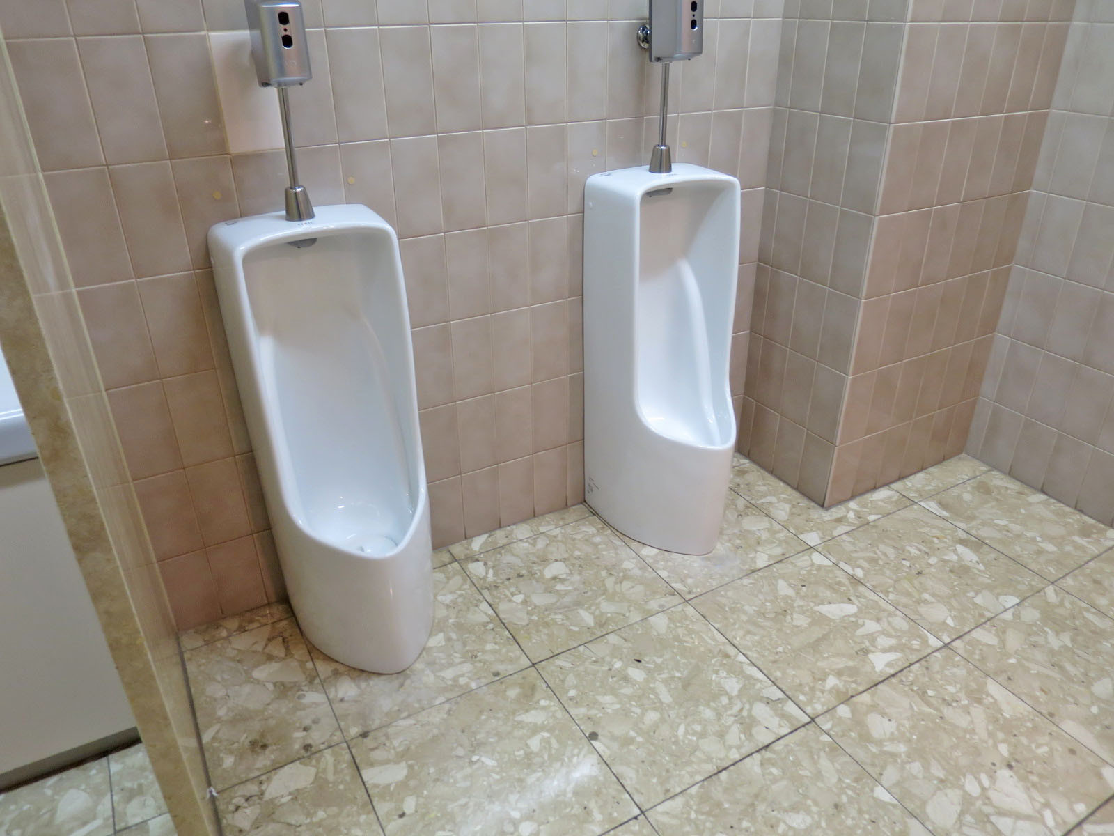 男性用トイレ