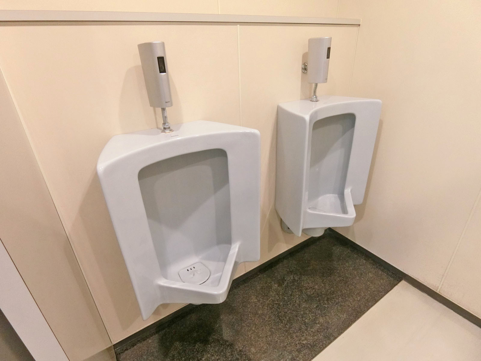 男性用トイレ