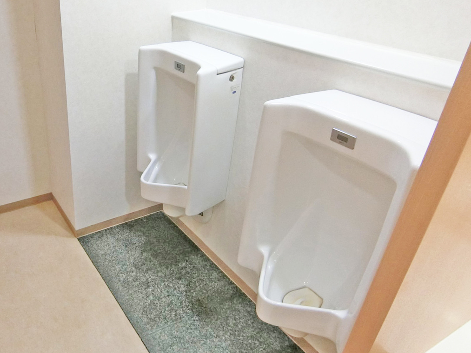 男性用トイレ