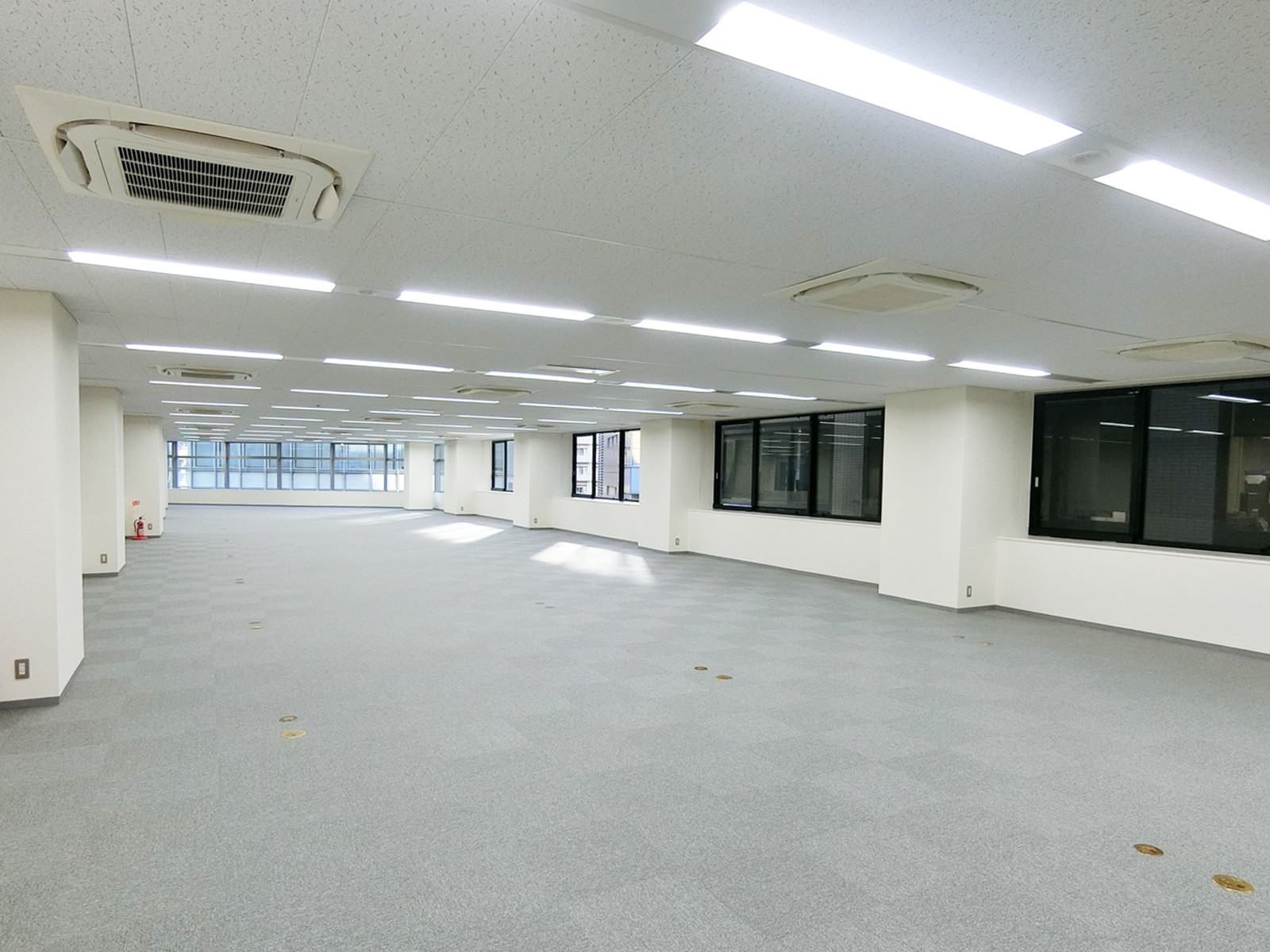 オフィス室内参考画像