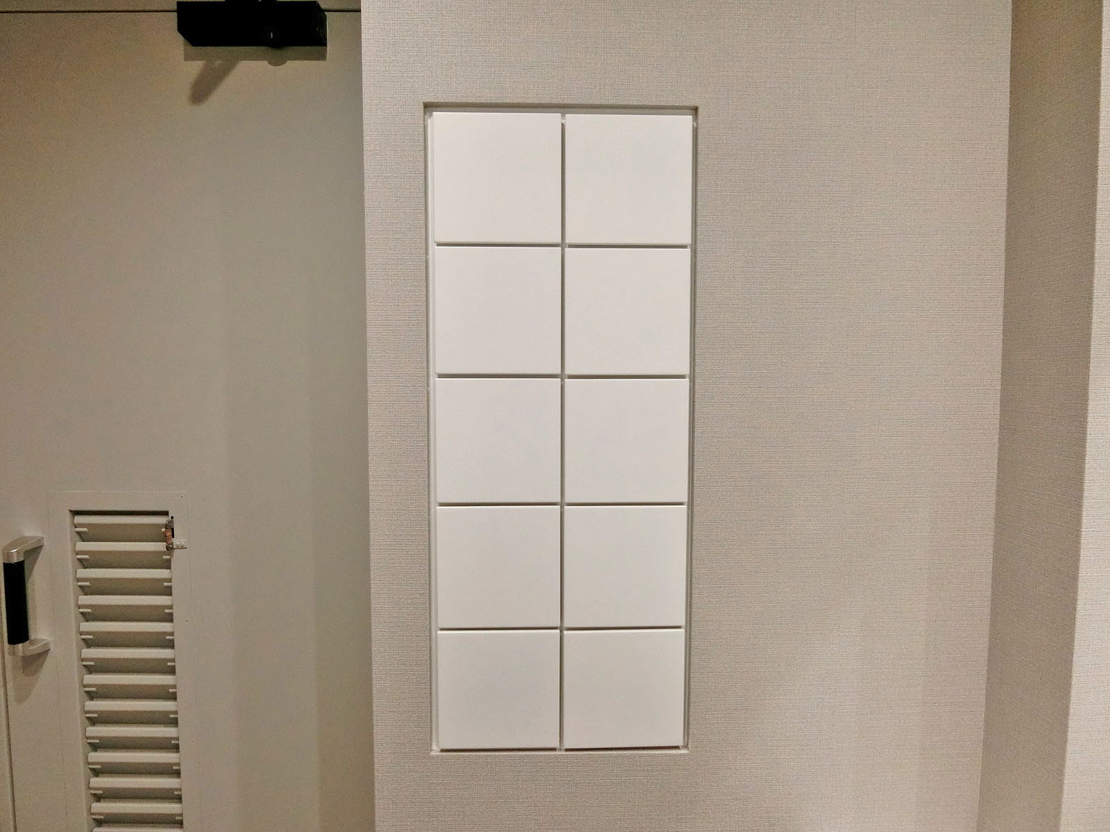 女性用トイレ専用小物入れ