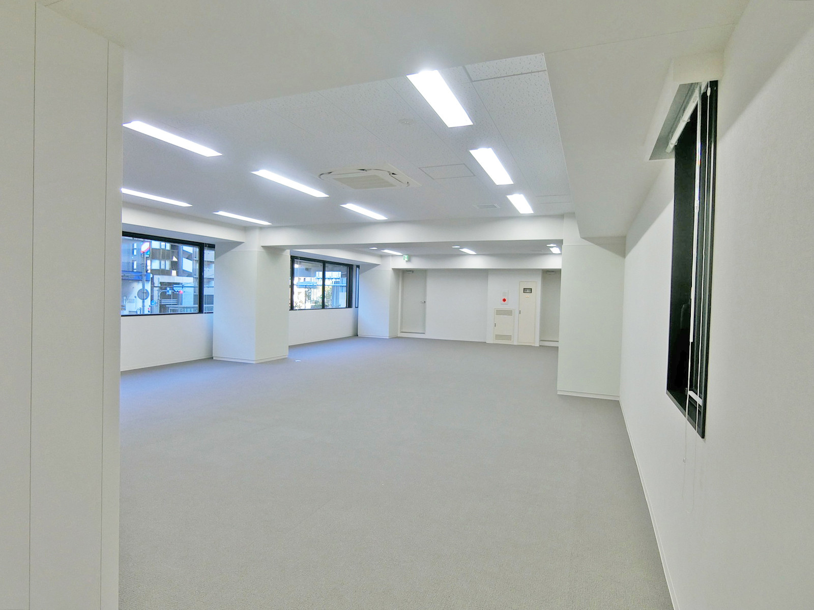 オフィス室内参考画像（2~8階・約50坪）
