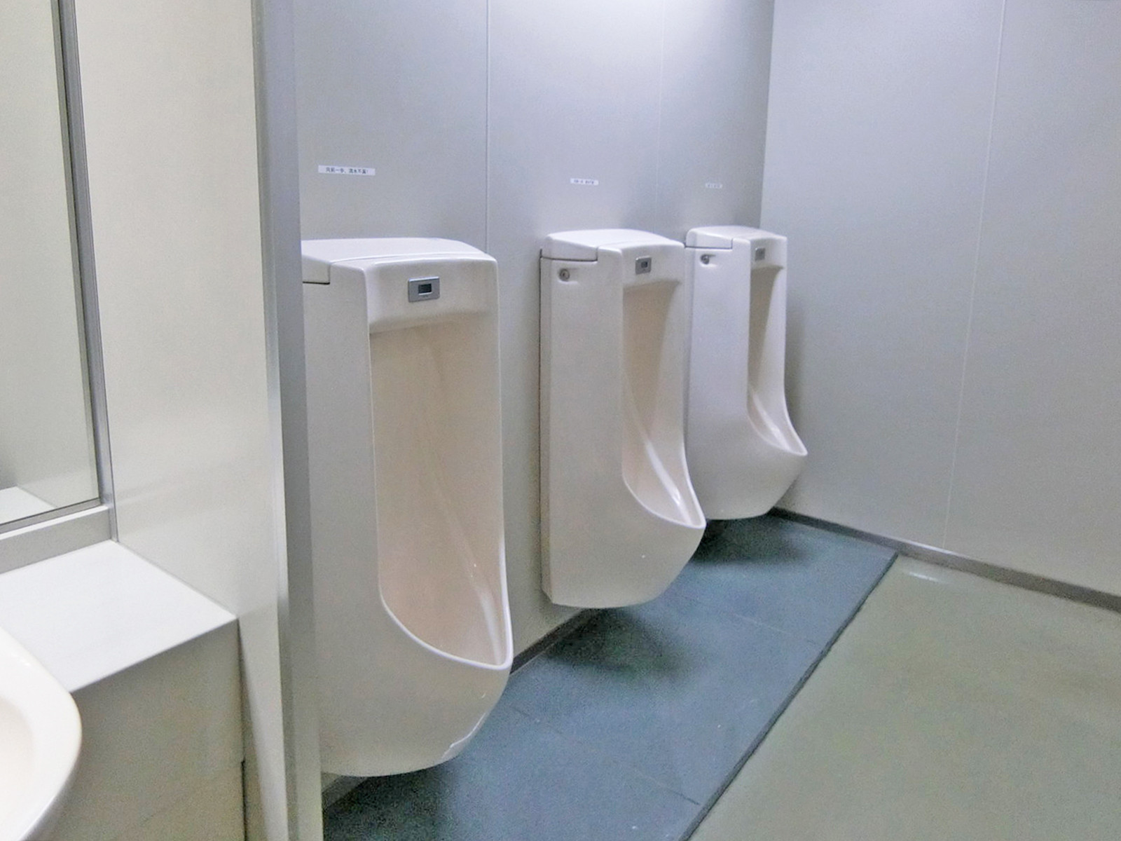 男性用トイレ