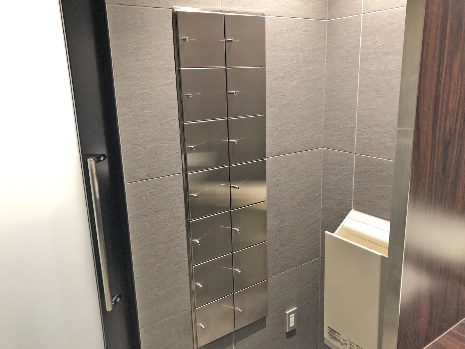 女性用トイレ専用小物入れ