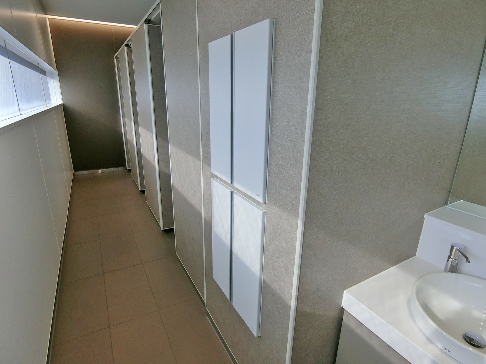女性用トイレ専用小物入れ