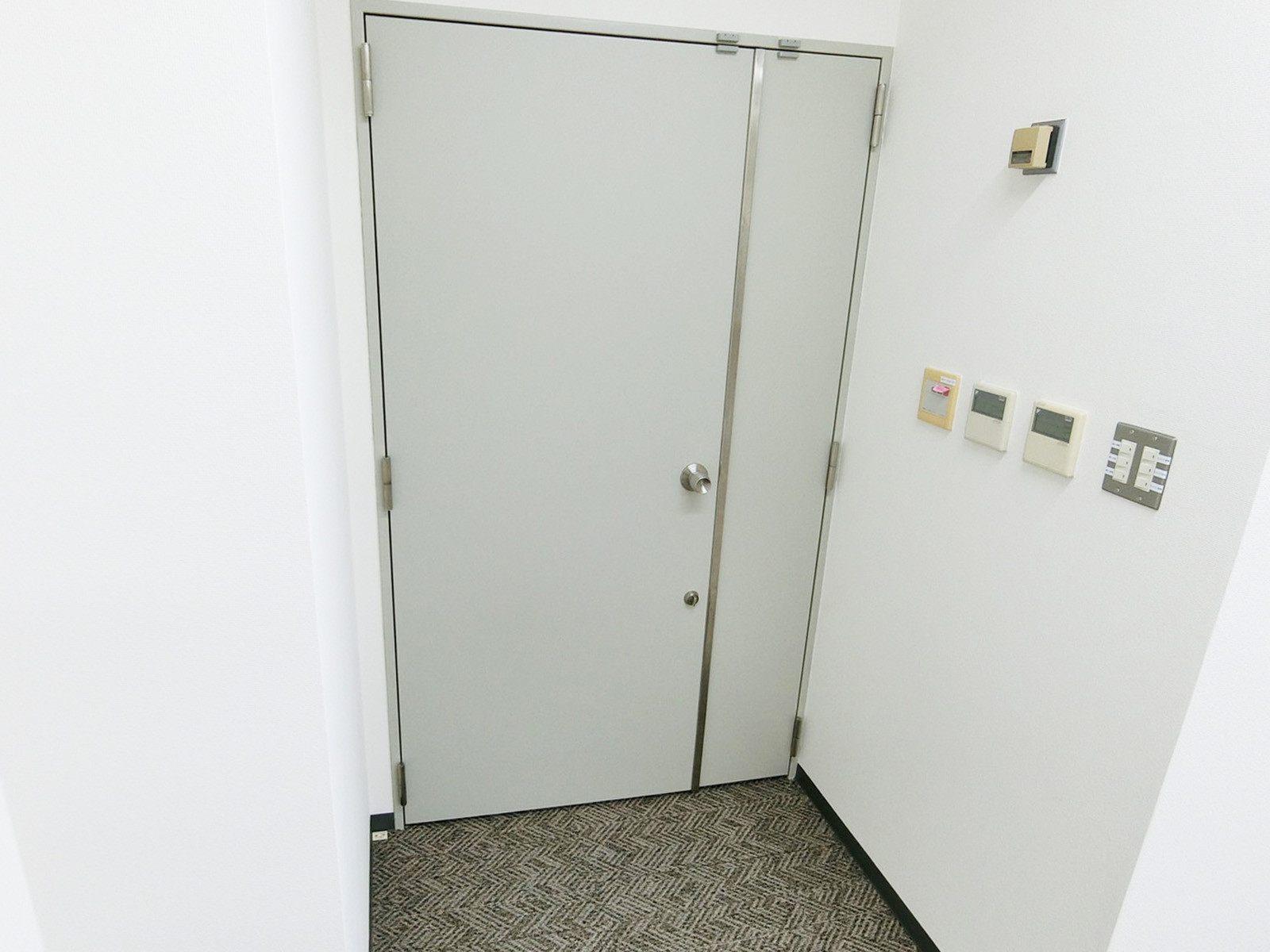貸室出入口