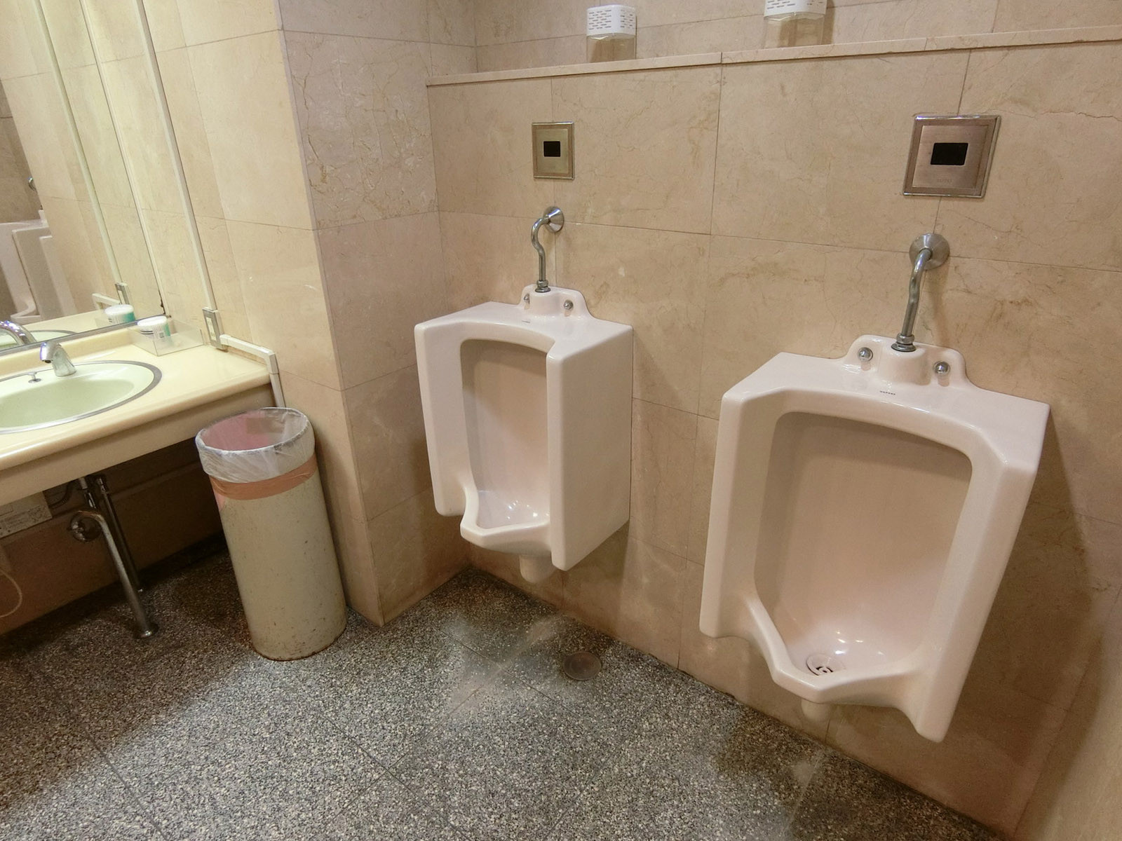 男性用トイレ