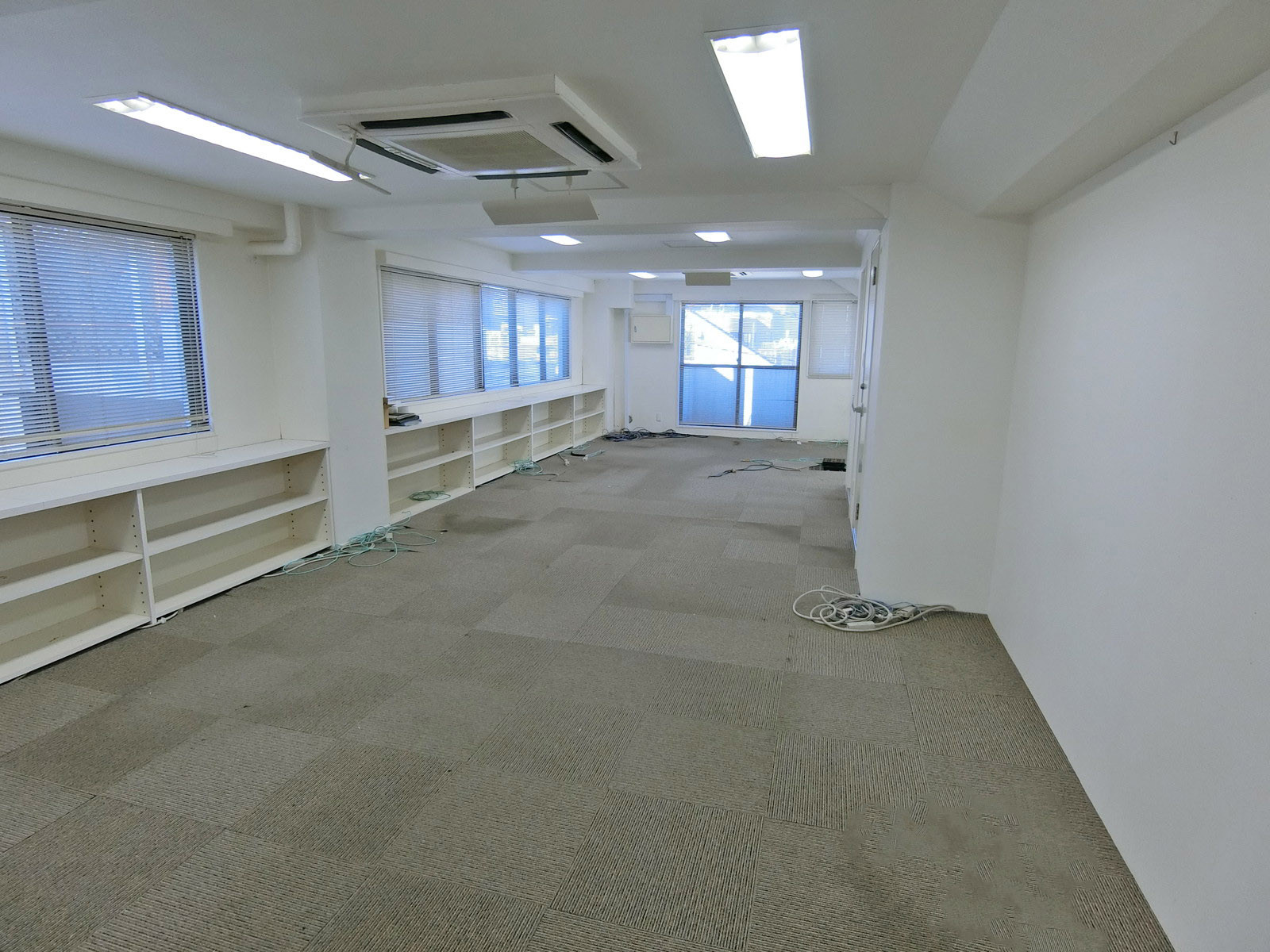 オフィス室内参考画像