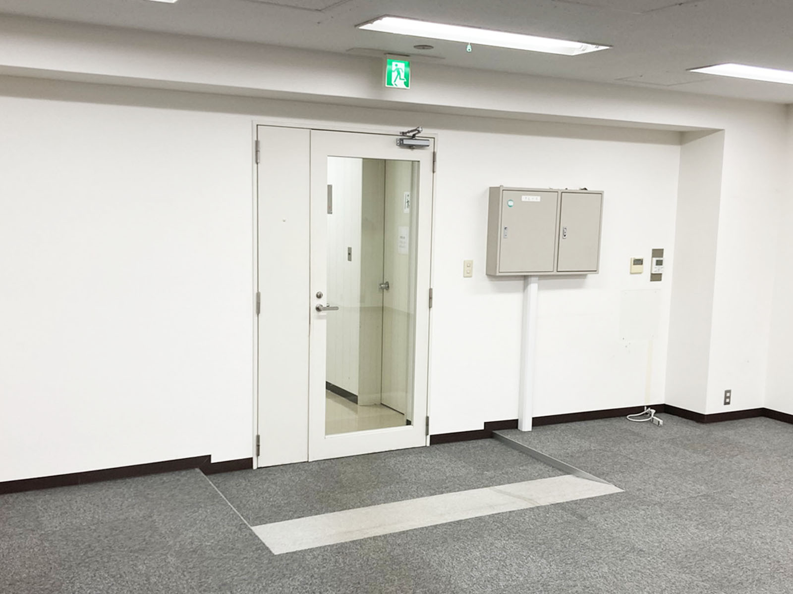 貸室出入口