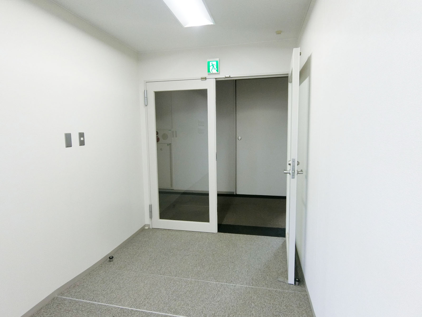 貸室出入口