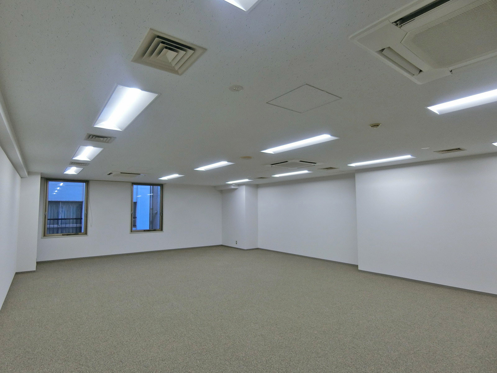 オフィス室内参考画像