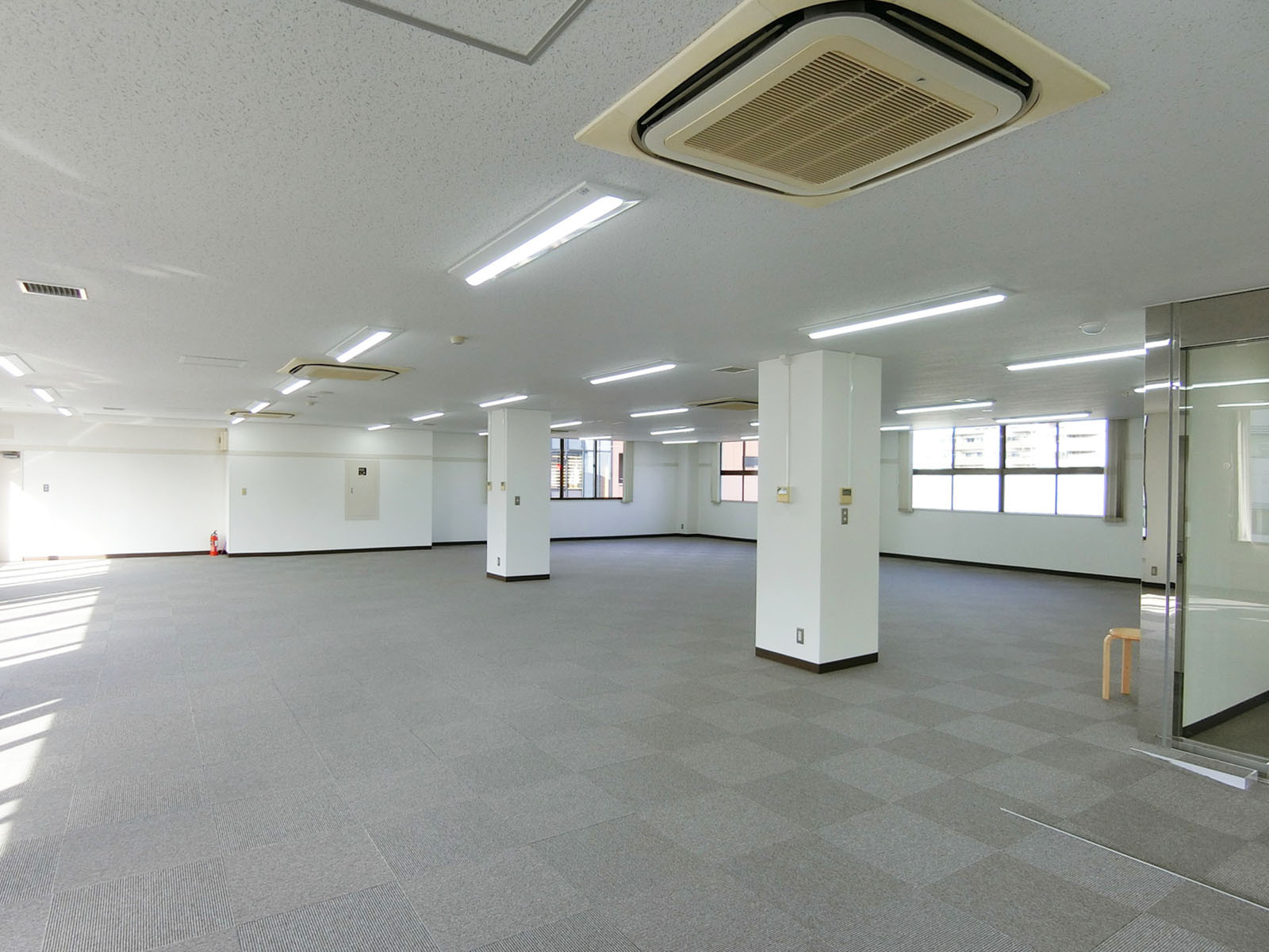オフィス室内参考画像(8階・約99坪)