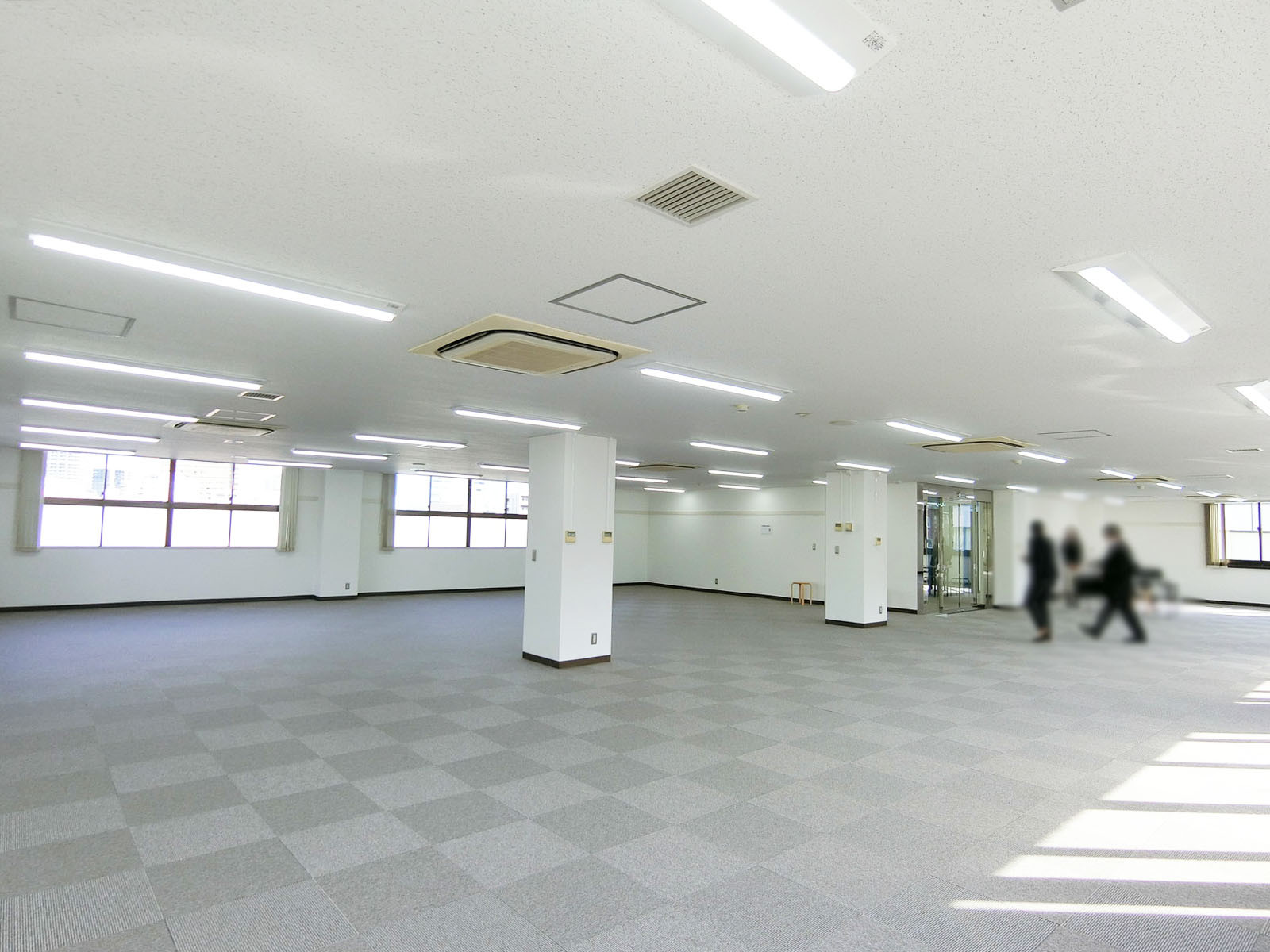 明るい雰囲気の室内