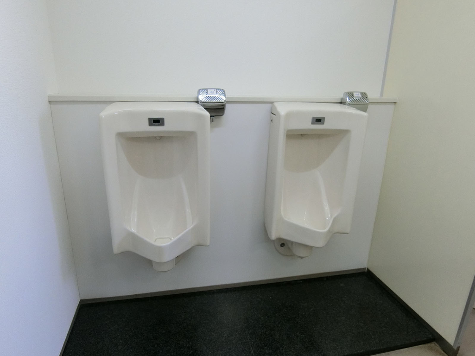 男性用トイレ