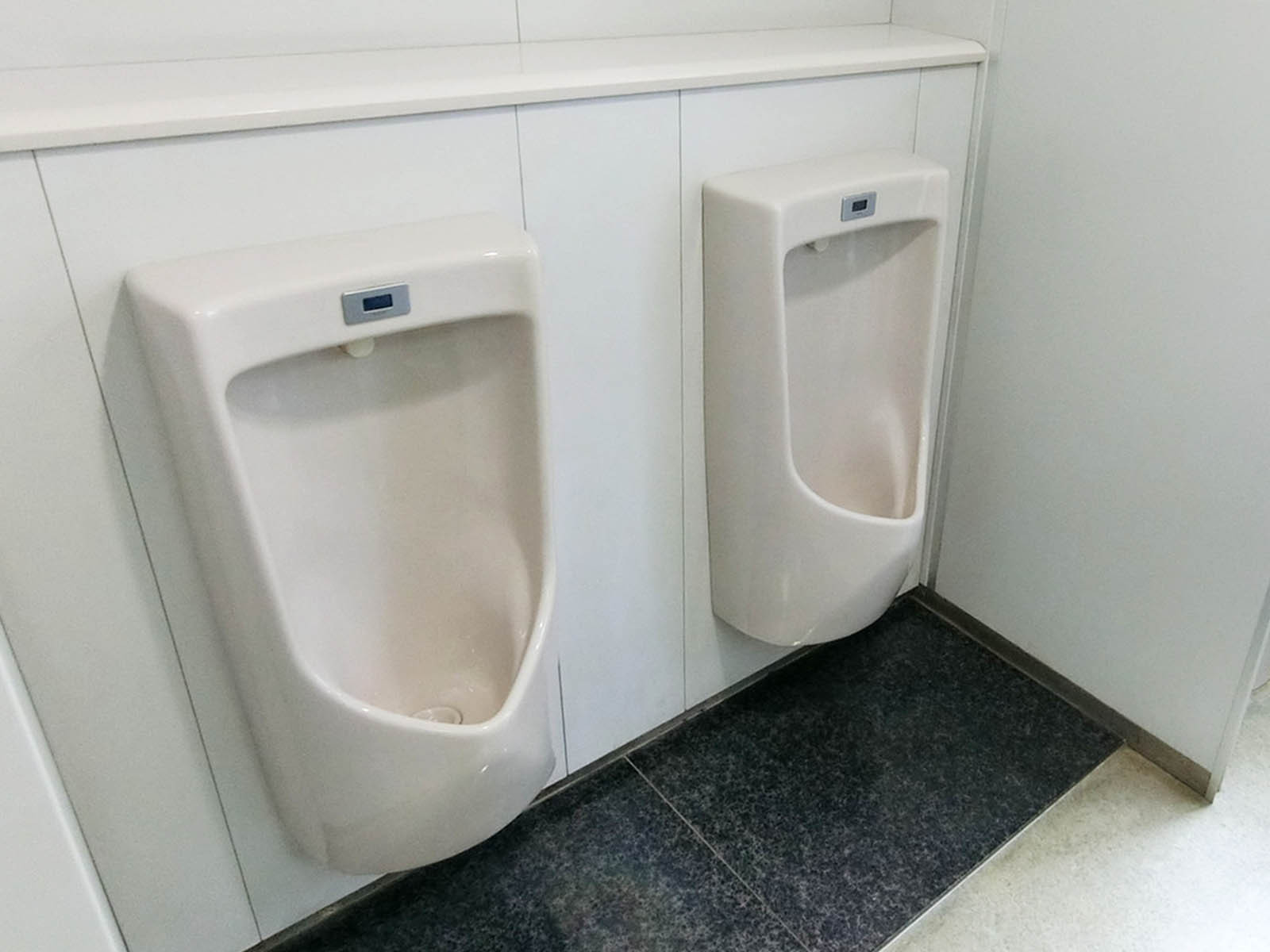 男性用トイレ