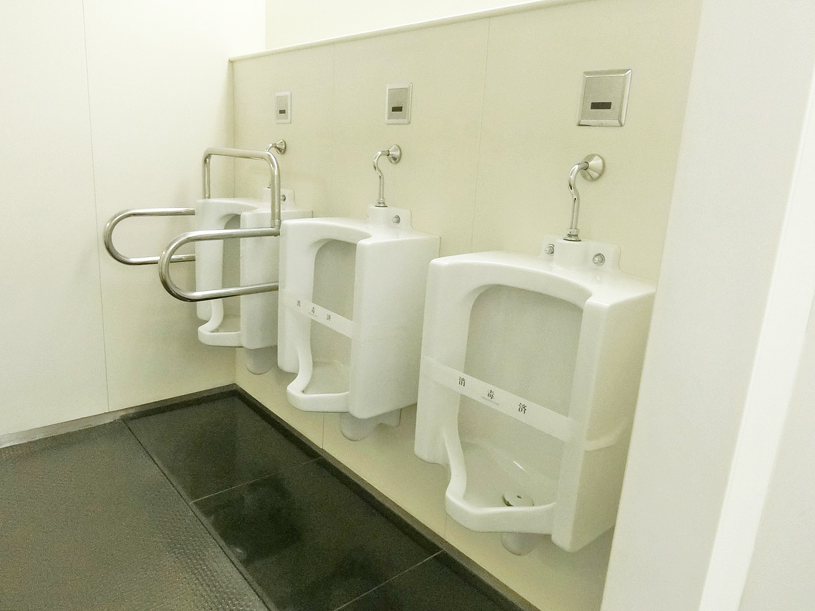 男性用トイレ
