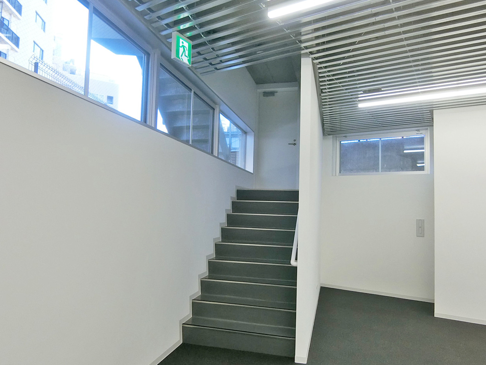 避難通路につながる階段