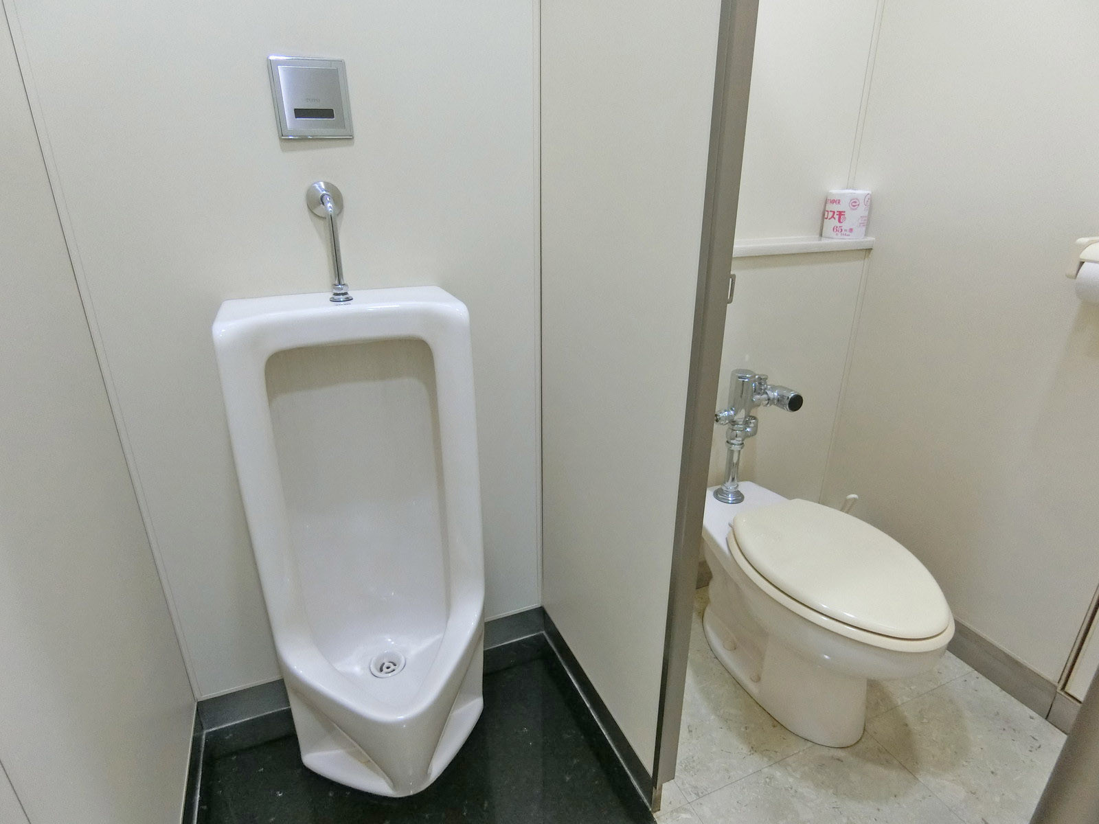 男性用トイレ