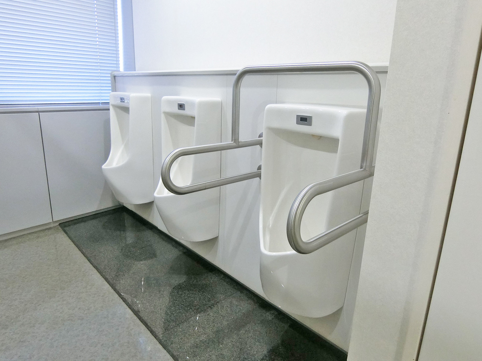 男性用トイレ