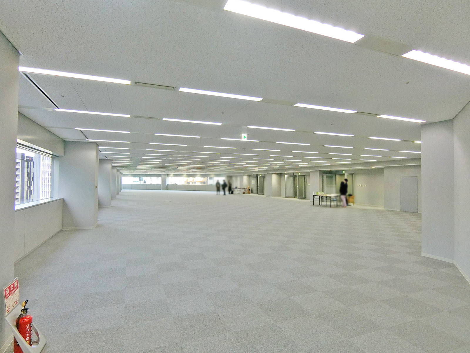 貸室奥側から見た室内