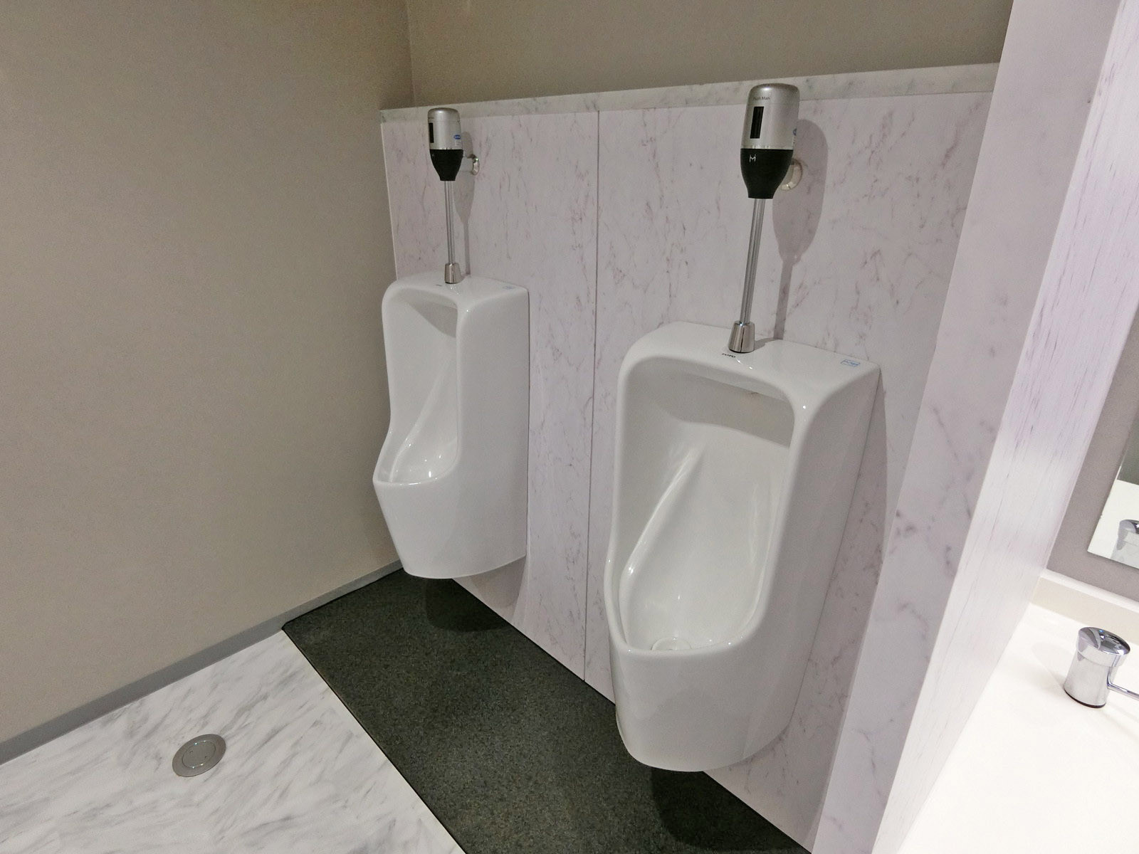 男性用トイレ