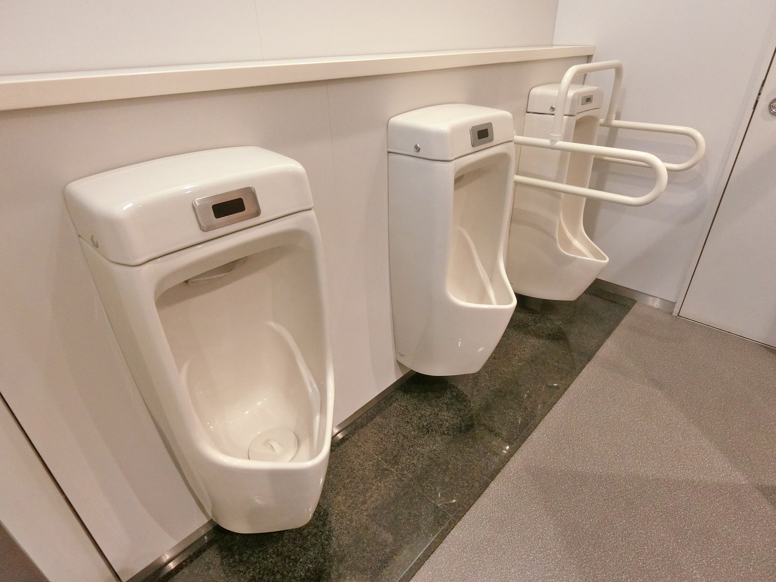 男性用トイレ