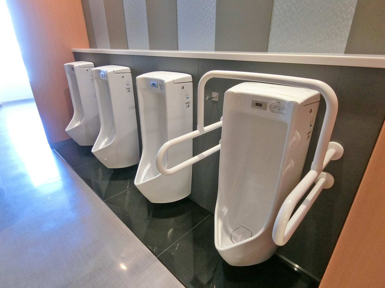 男性用トイレ