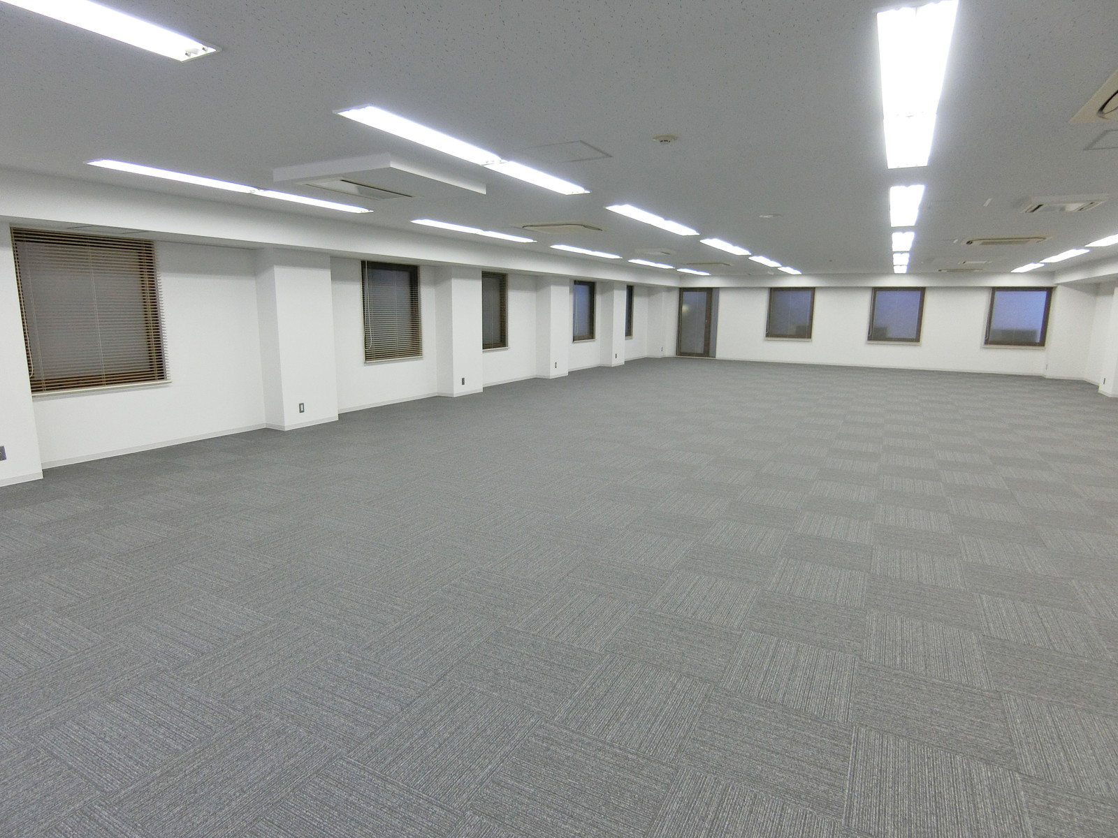 オフィス室内参考画像