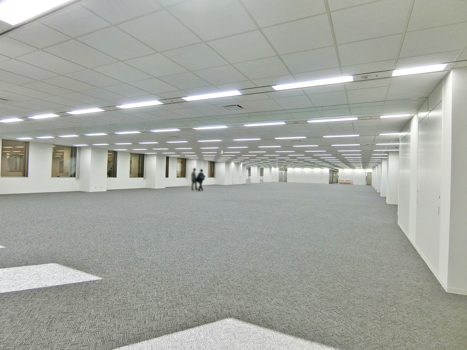 貸室奥側から見た室内