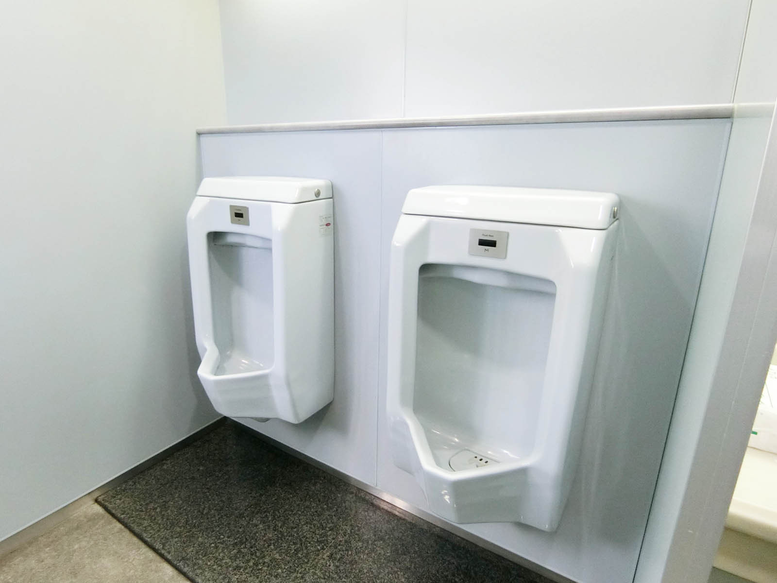 男性用トイレ