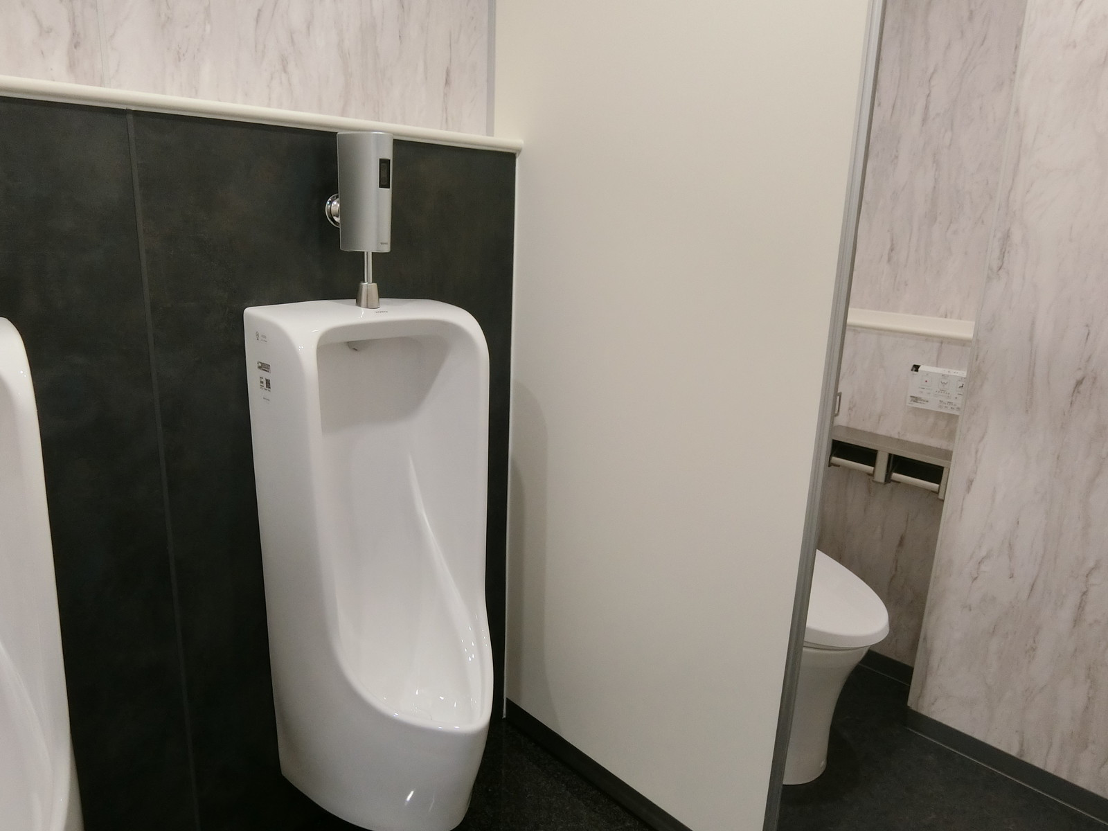 男性用トイレ