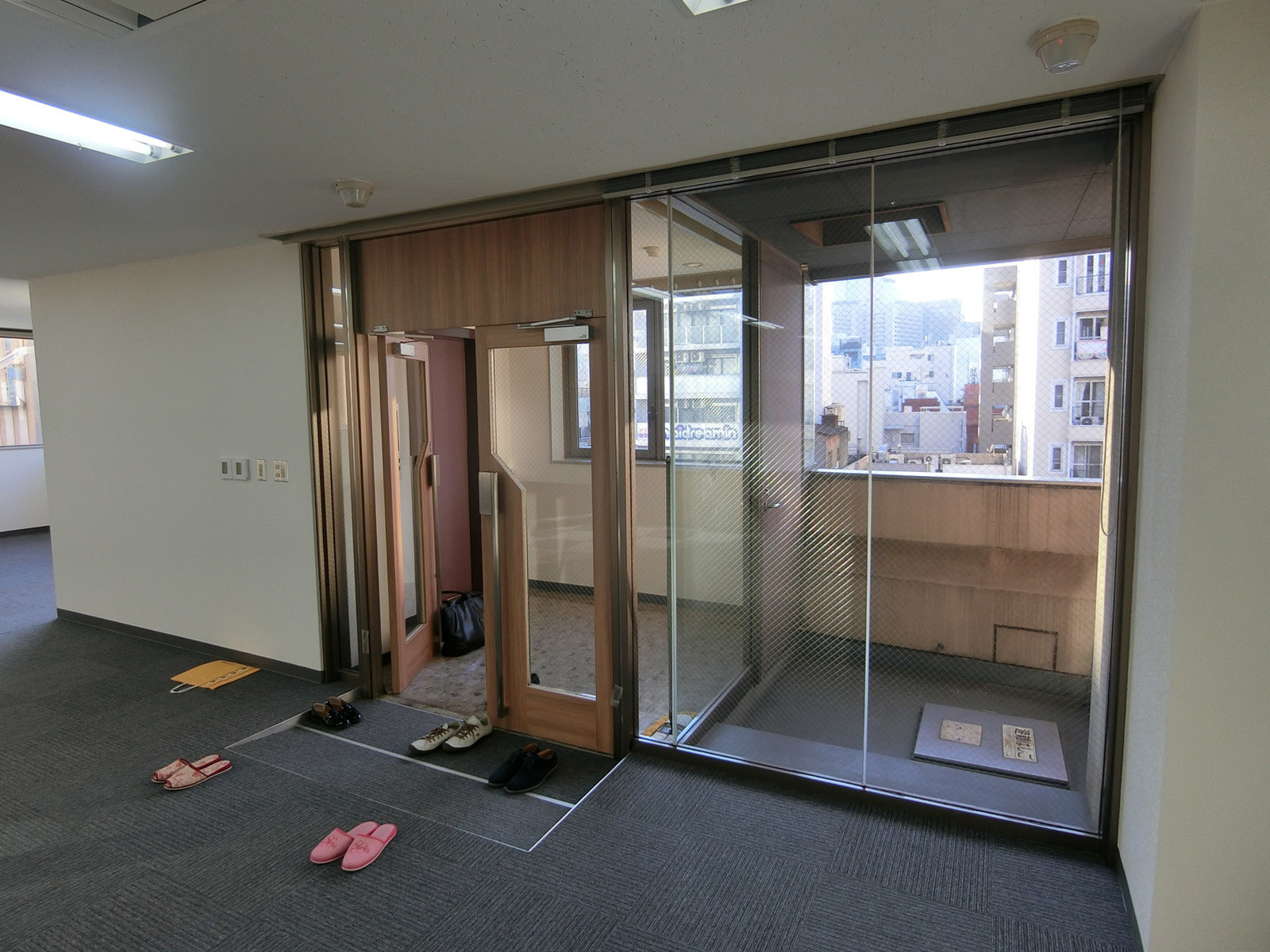 貸室出入口