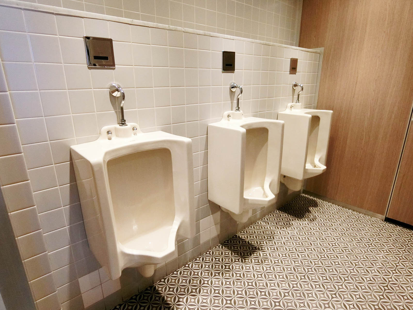 男性用トイレ（3つ）