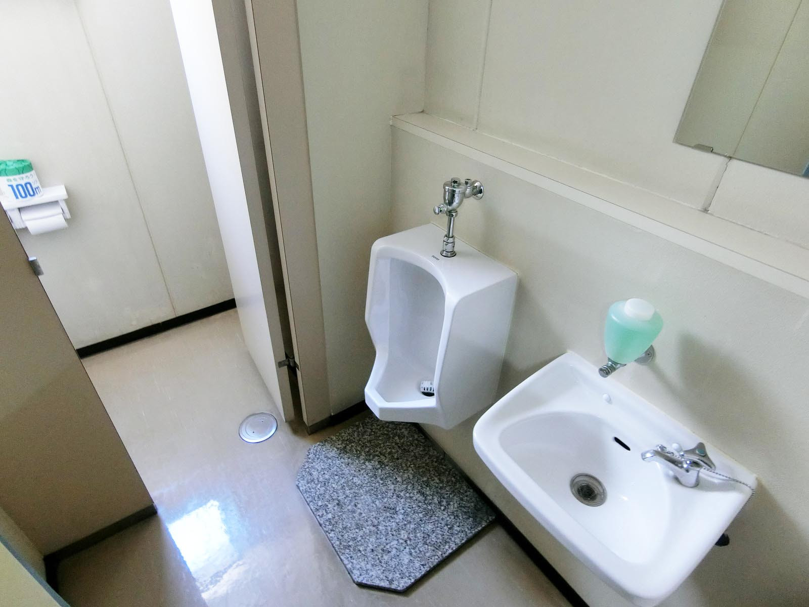 男性用トイレ