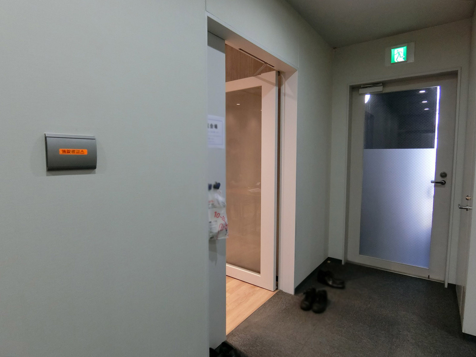 貸室出入り口