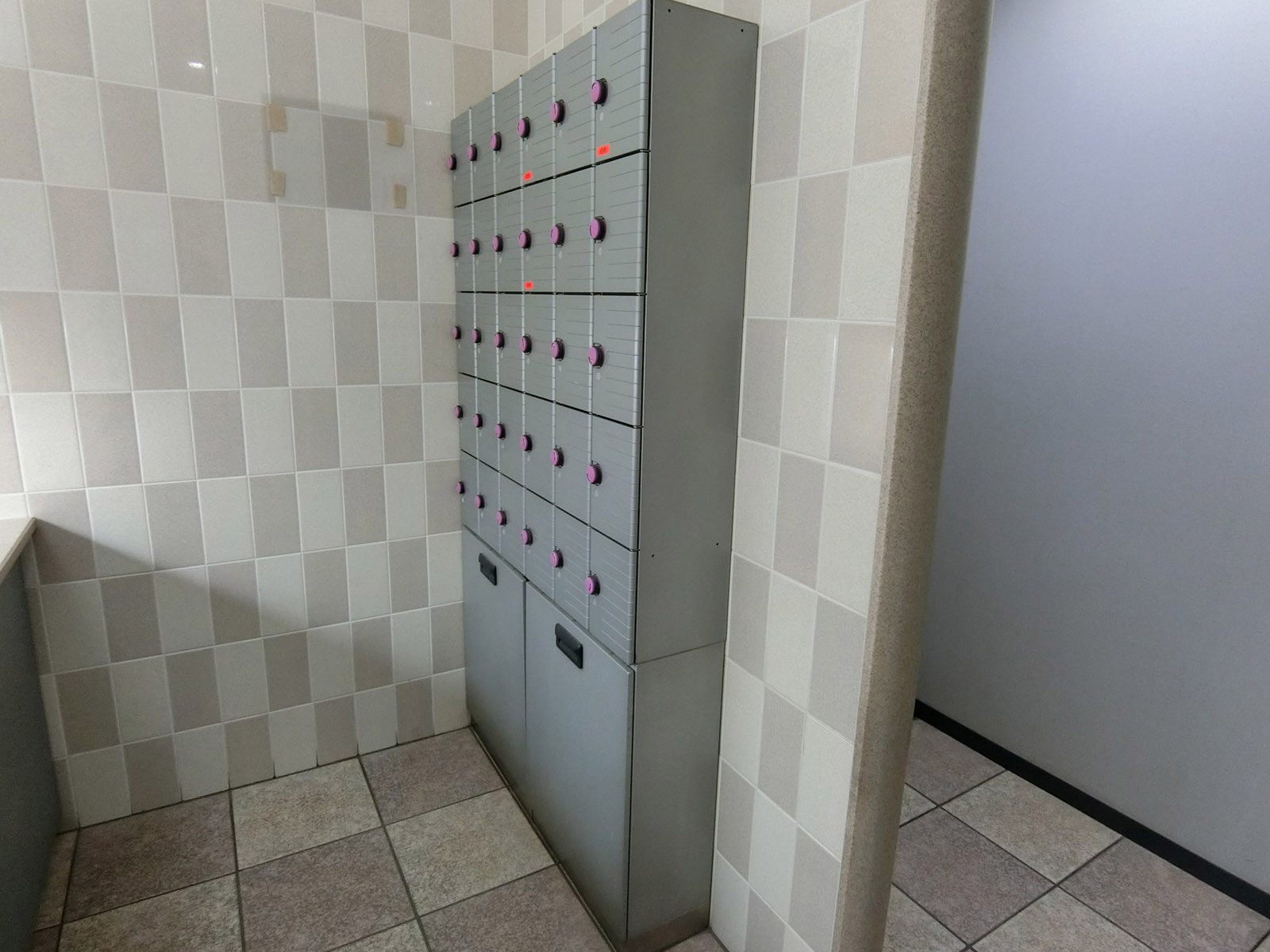 女性用トイレの小物入れ