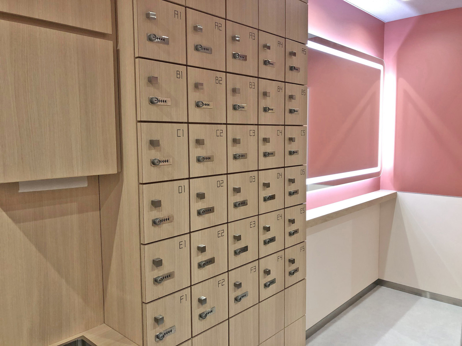 女性用トイレ専用小物入れ