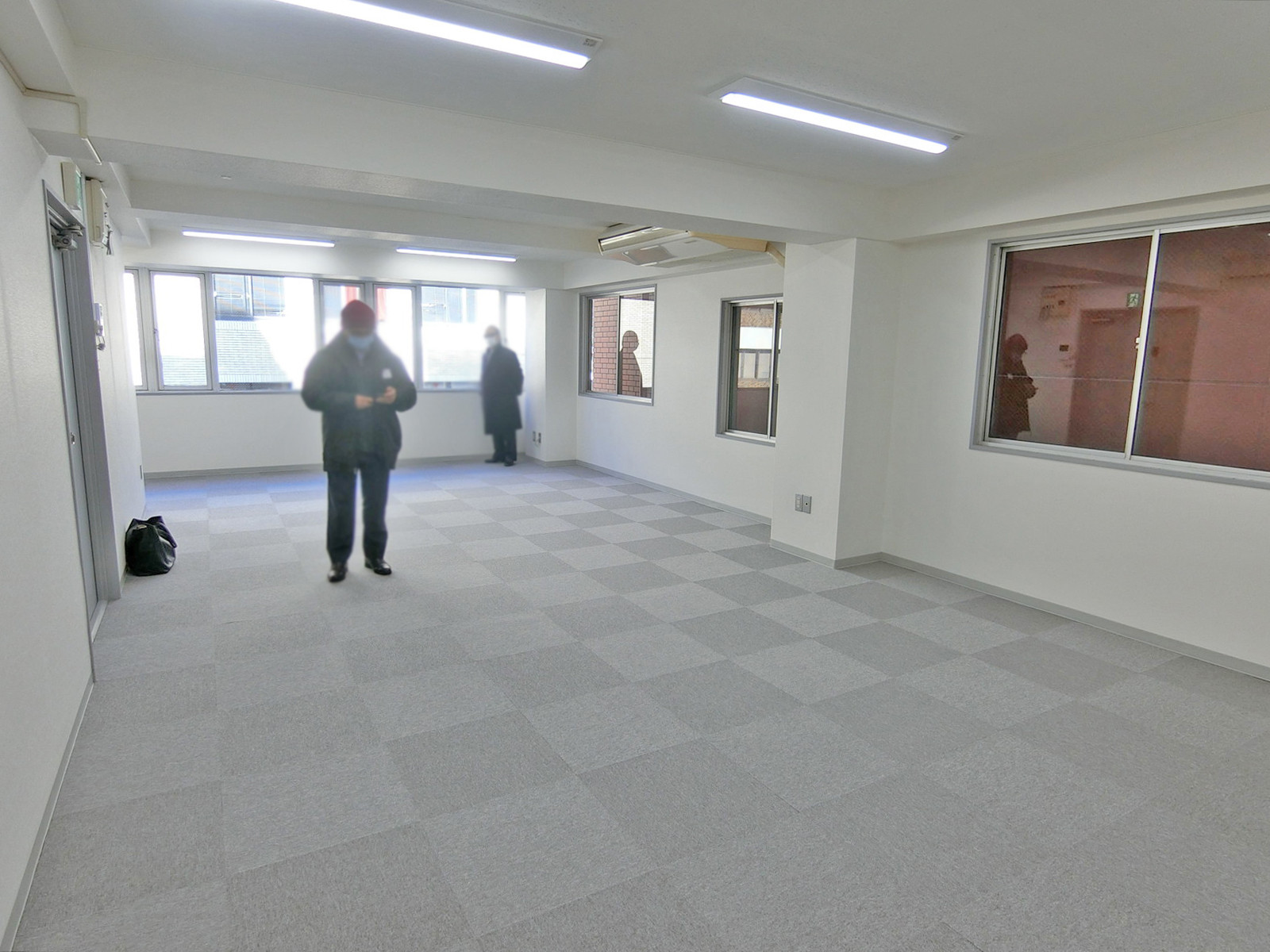 貸室奥側から見た室内