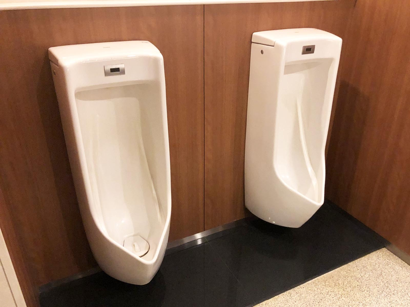 男性用トイレ
