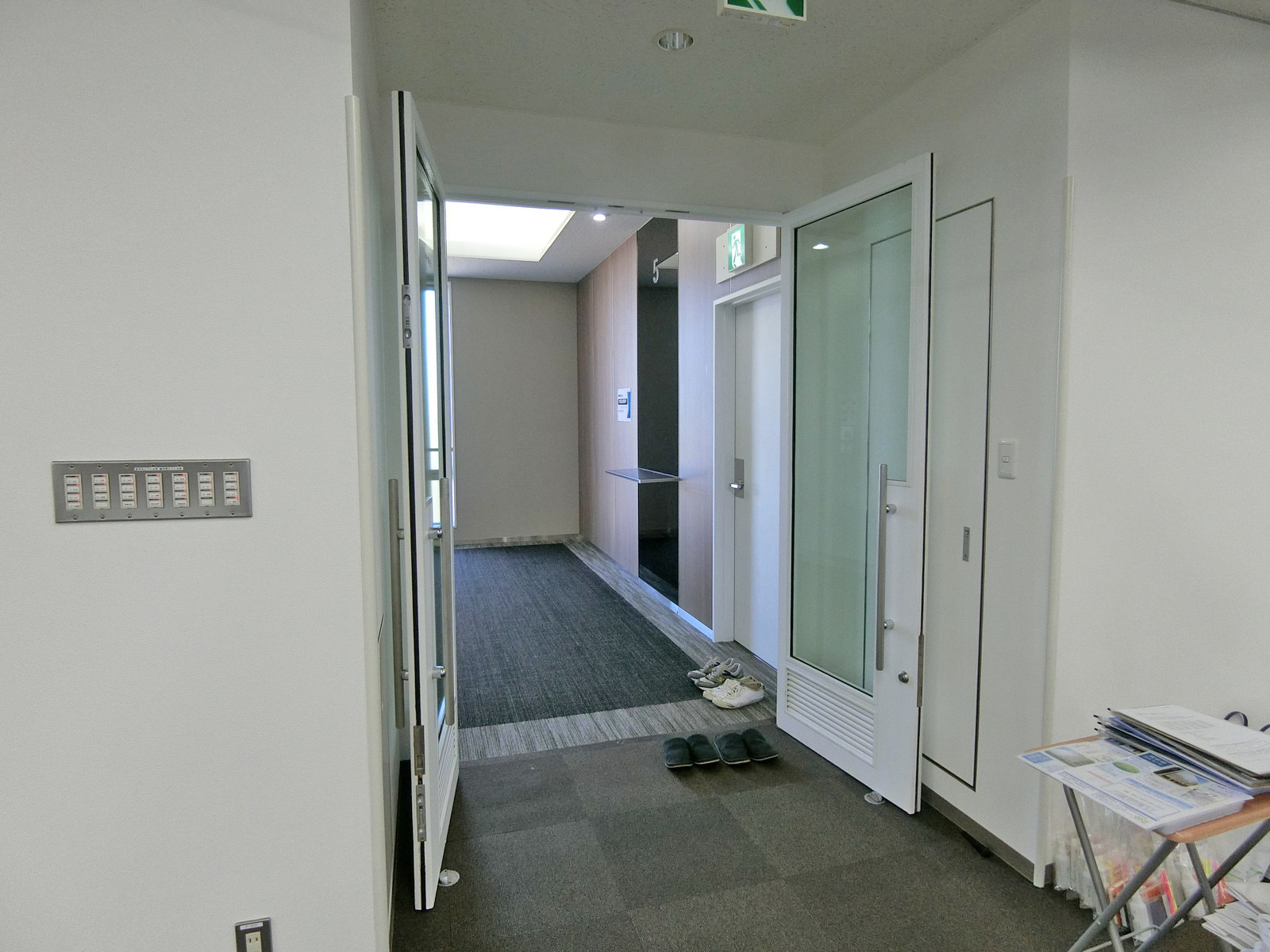 フロア出入り口