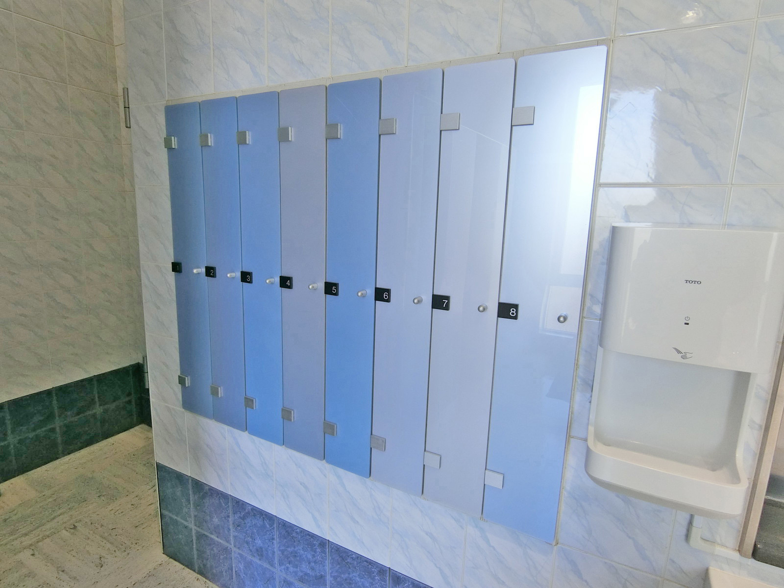 トイレの小物入れロッカー