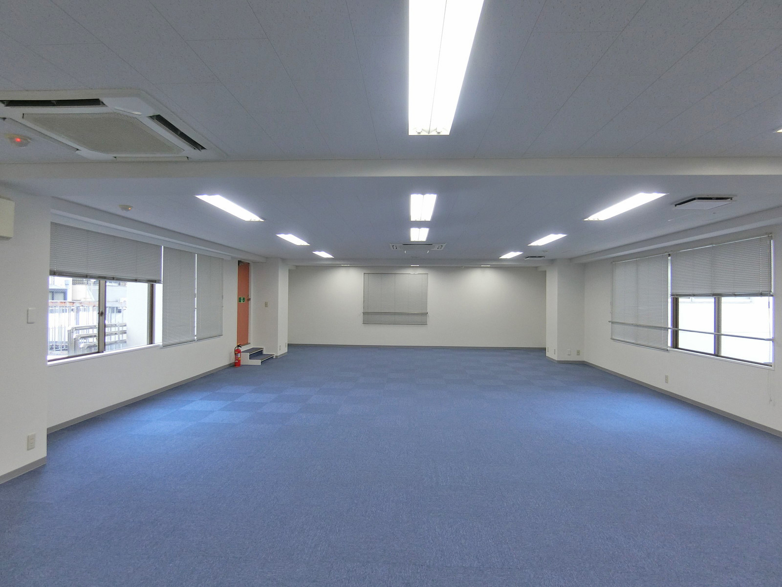 オフィス室内参考画像
