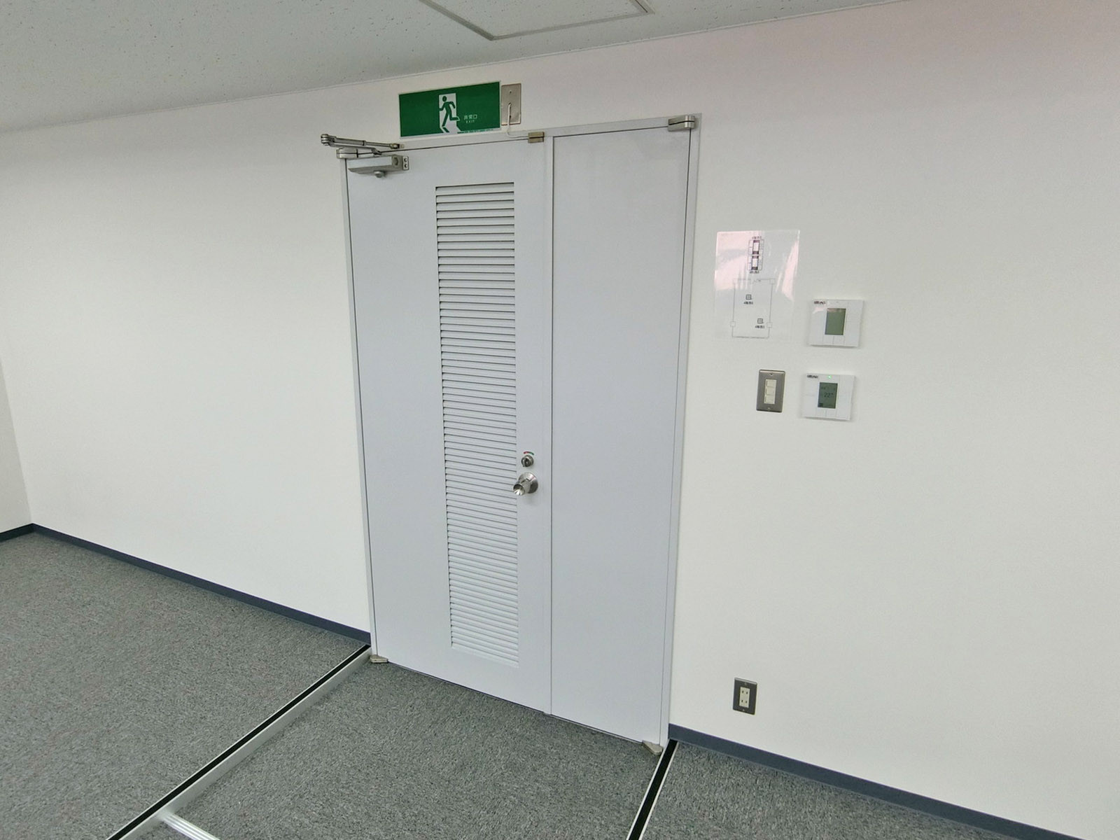 貸室出入り口