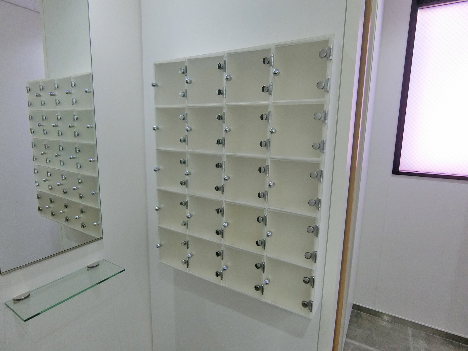 女性用トイレ専用小物入れ