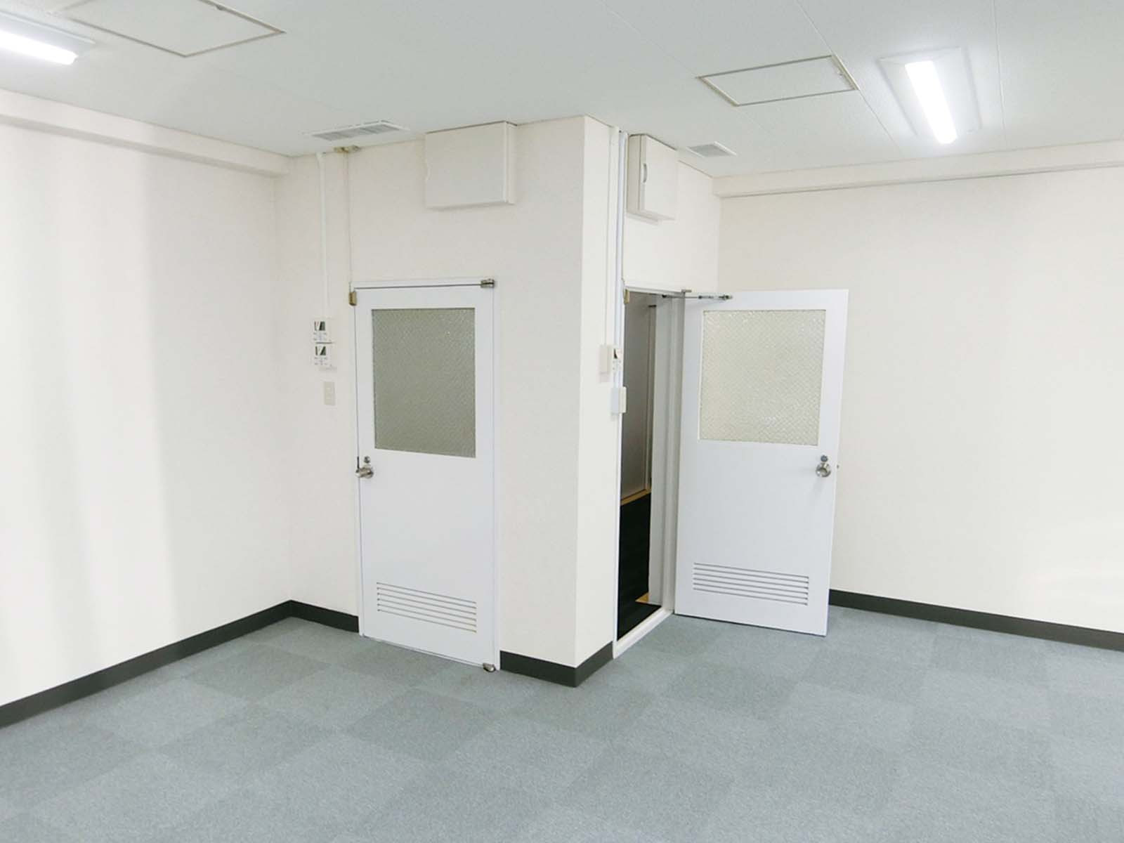 貸室出入口