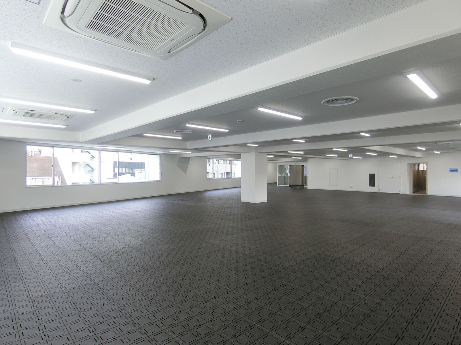 オフィス室内参考画像