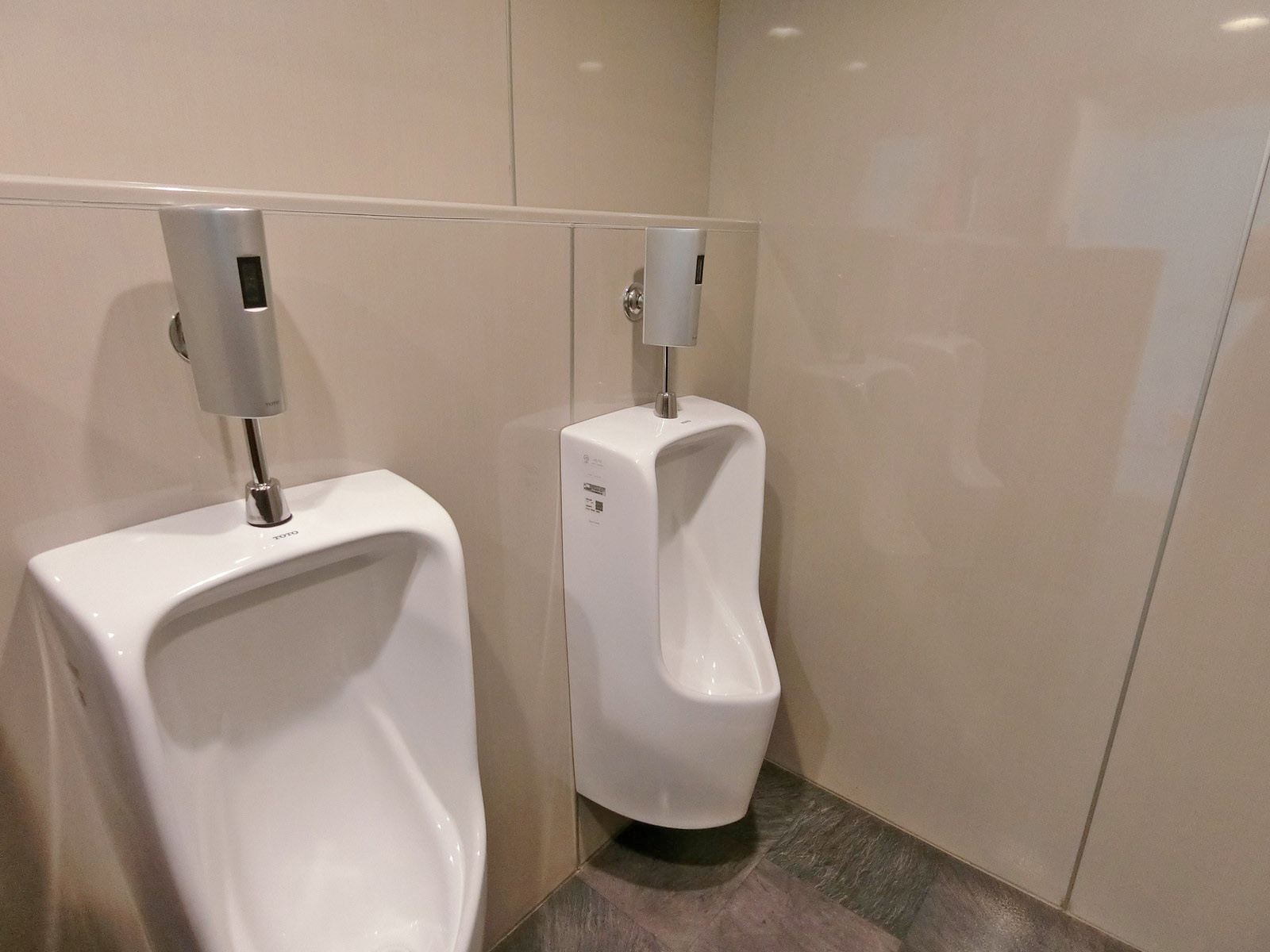 男性用トイレ