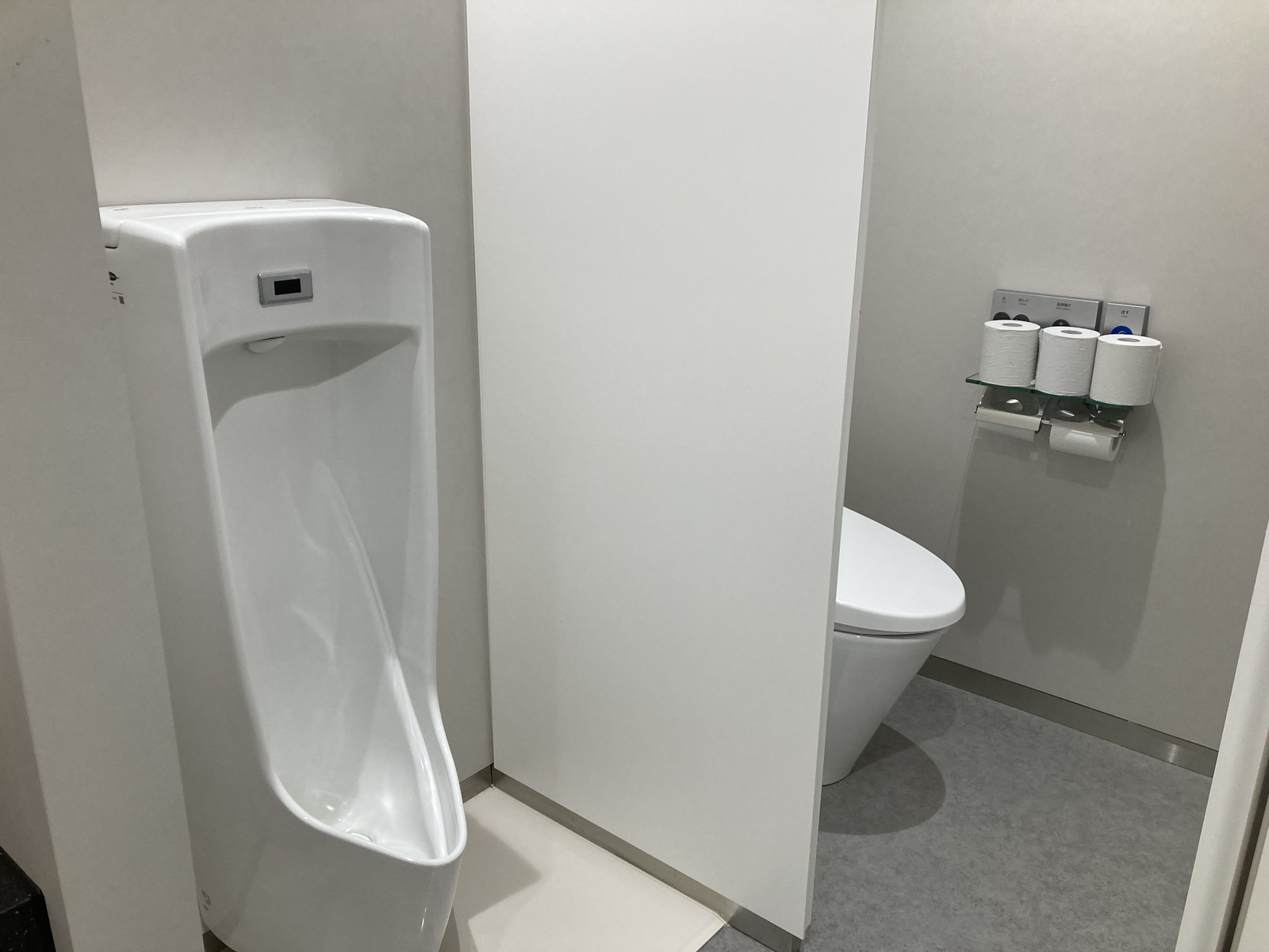 男性用トイレ
