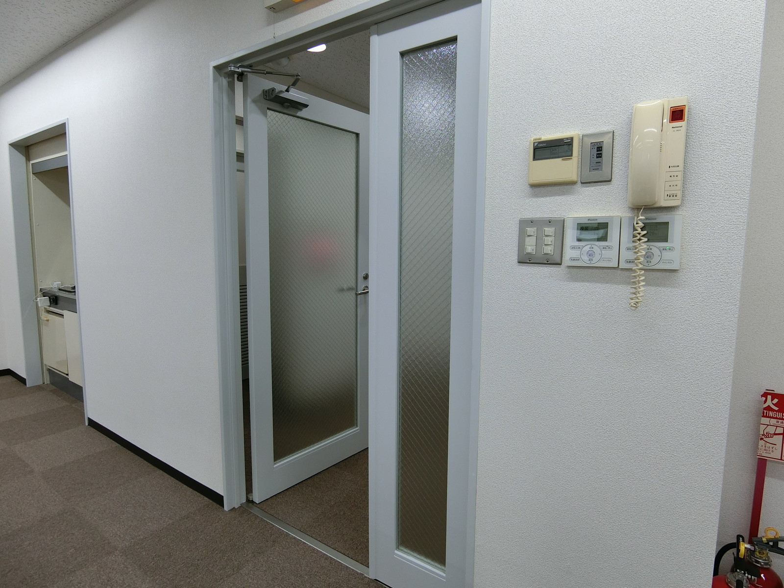 貸室出入口