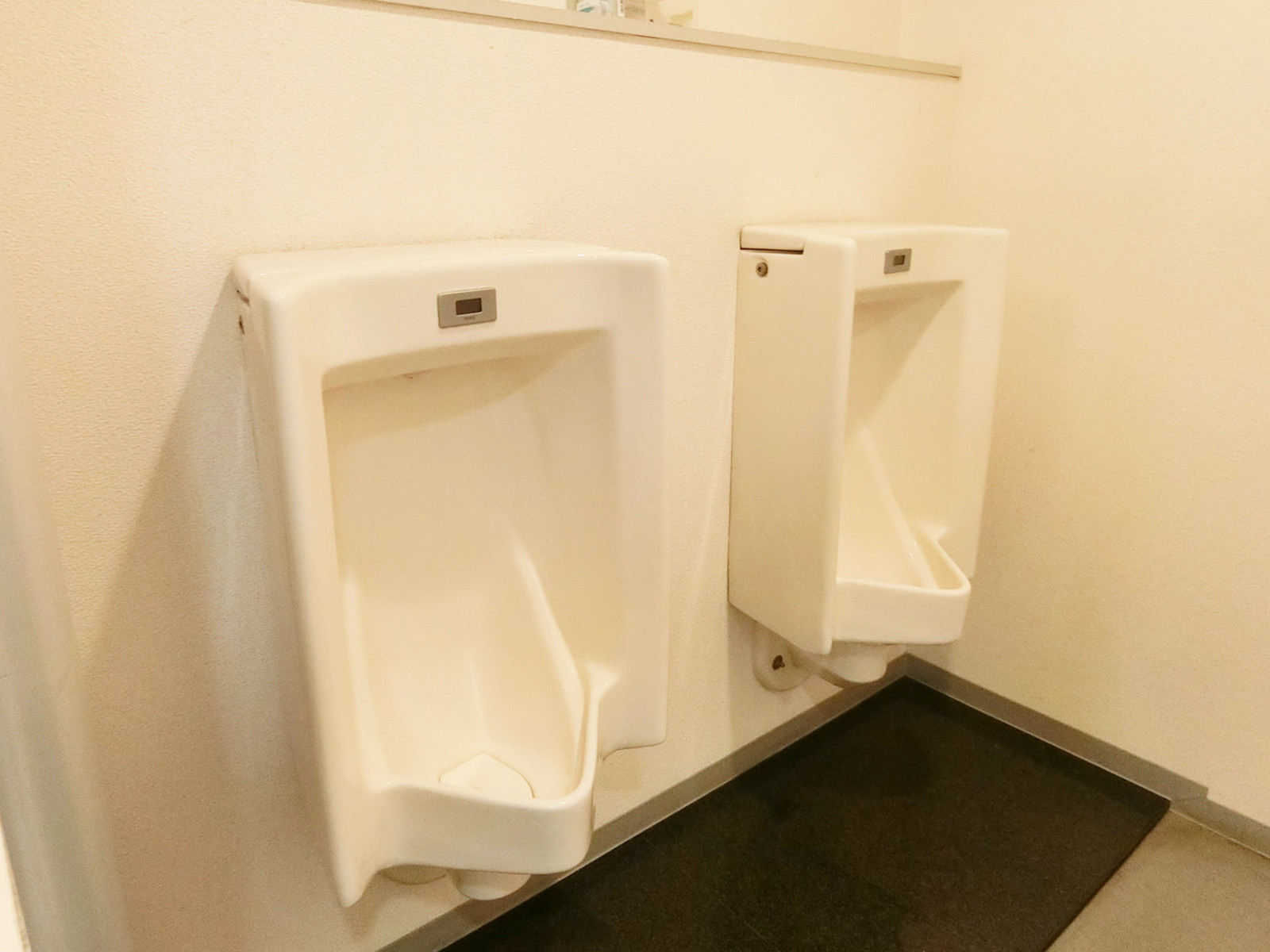 男性用トイレ